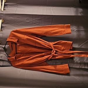 Vero Moda light weight belted jacket. Snap closure with pockets.